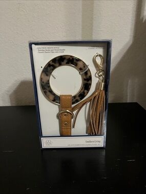 Southern Living Tortoise Resin Ring Leash with Tan Tassel